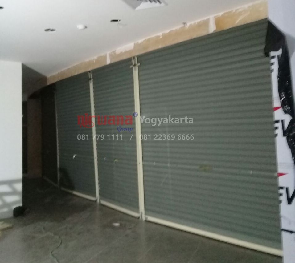 Proyek Pemasangan Rolling  Door  One sheet Miniso Full 