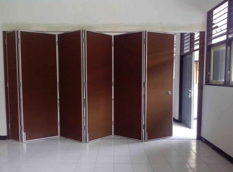 Perbedaan Pintu Partisi Geser Dengan Pintu Lipat Nirwana Group Yogyakarta