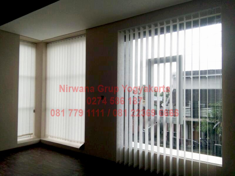 Pemasangan Vertical Blinds pada Hunian Bapak Suwardi 