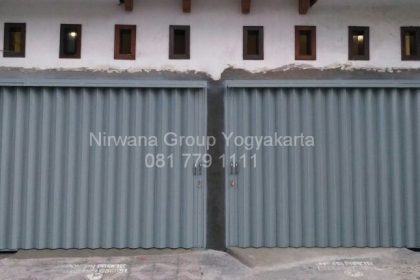proyek pemasangan Folding Gate Nirwana Roll Surabayaan di Pajeksan, Yogyakarta