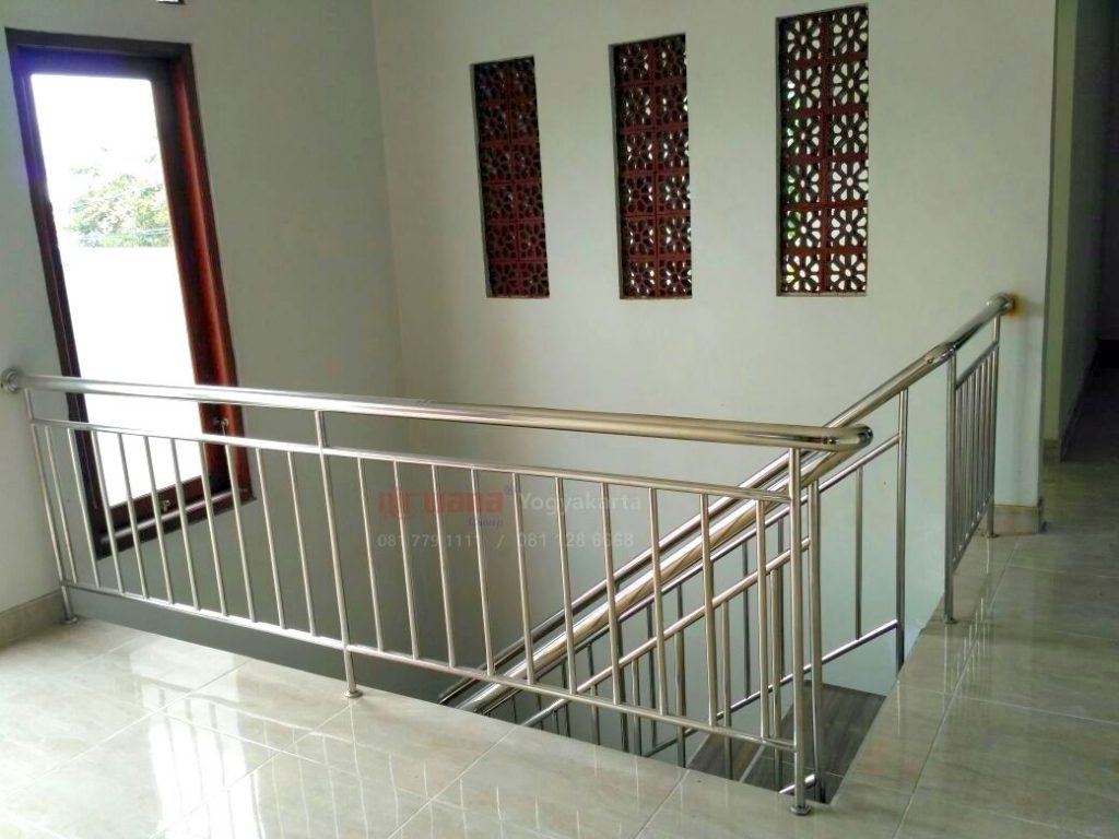 Pemasangan Railing Tangga  Stainless  di Bantul Nirwana 