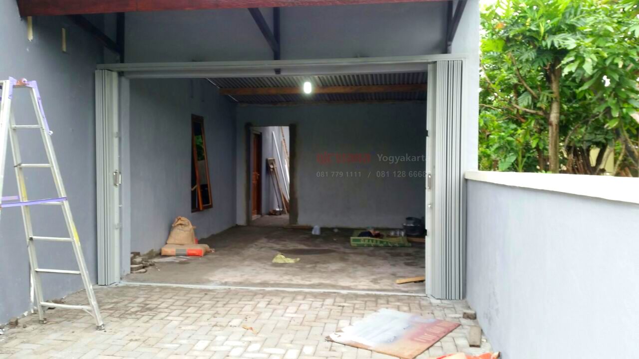 Pemasangan Pintu Harmonika di Mrisi Nirwana Group Yogyakarta
