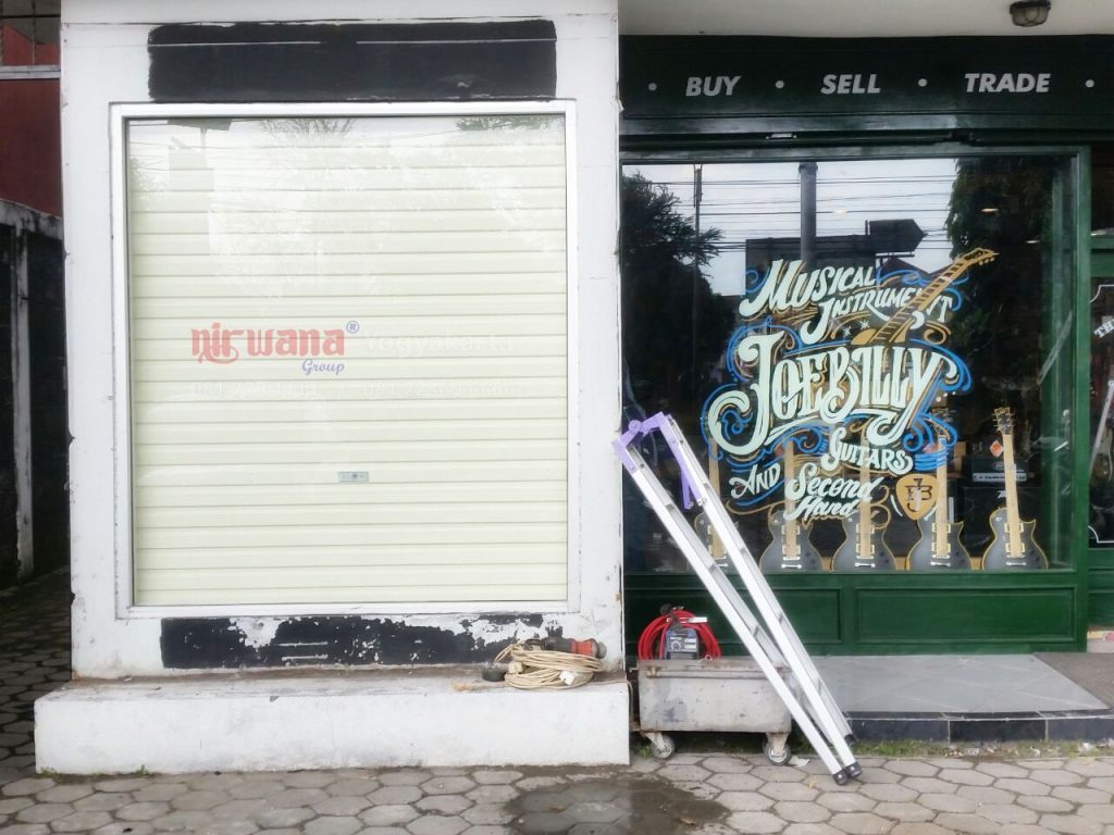 Pemasangan Rolling Door One Sheet di Joebilly Guitars 2 