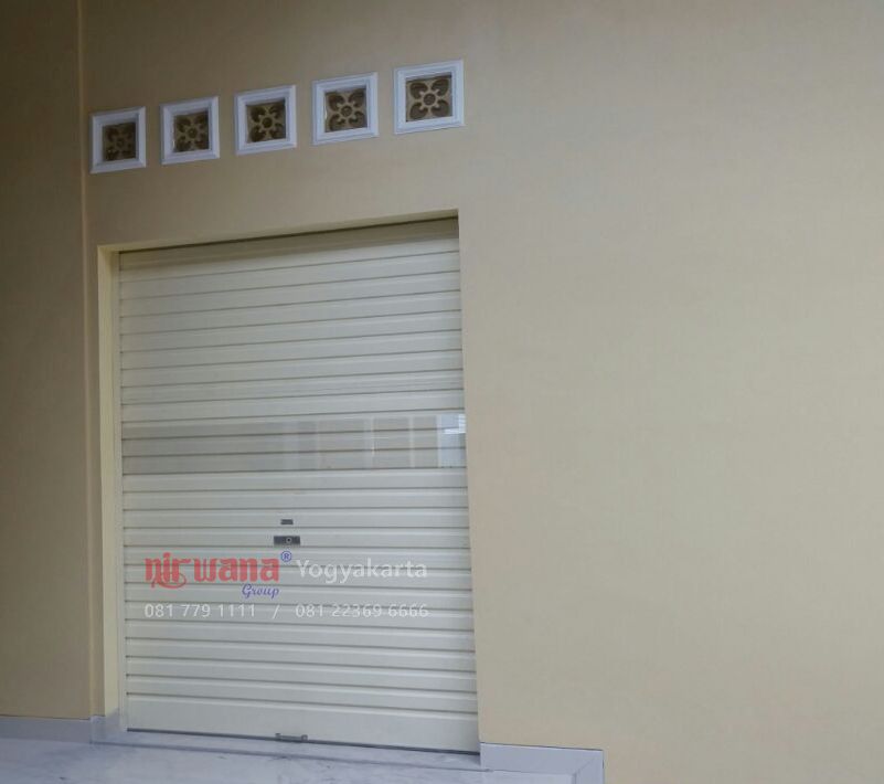 Pemasangan Pintu Rolling Door Semi Perforated 30cm di 