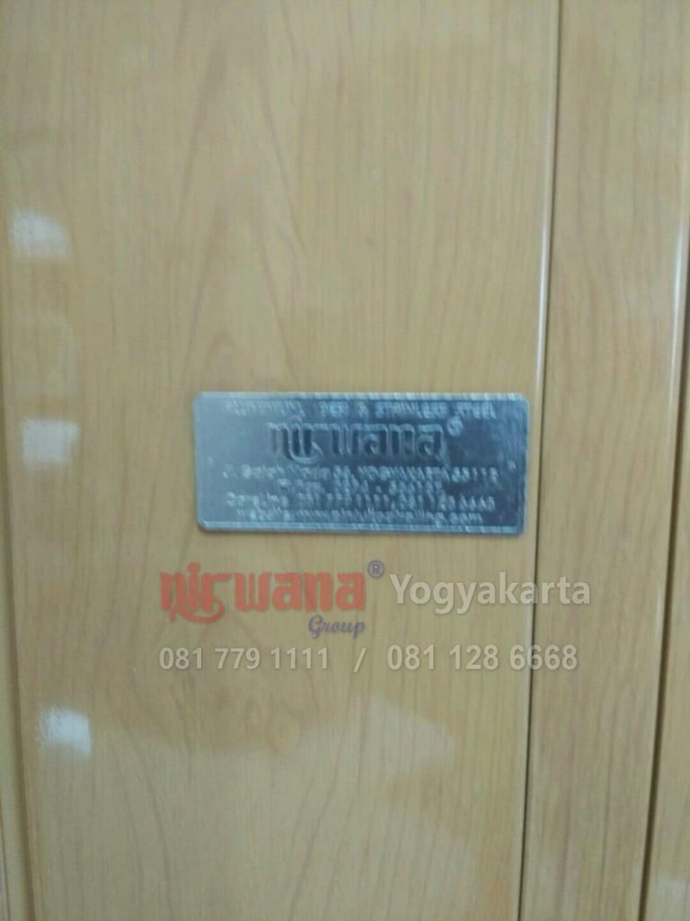 Pemasangan Pintu  Folding Door di Jl Veteran 206 