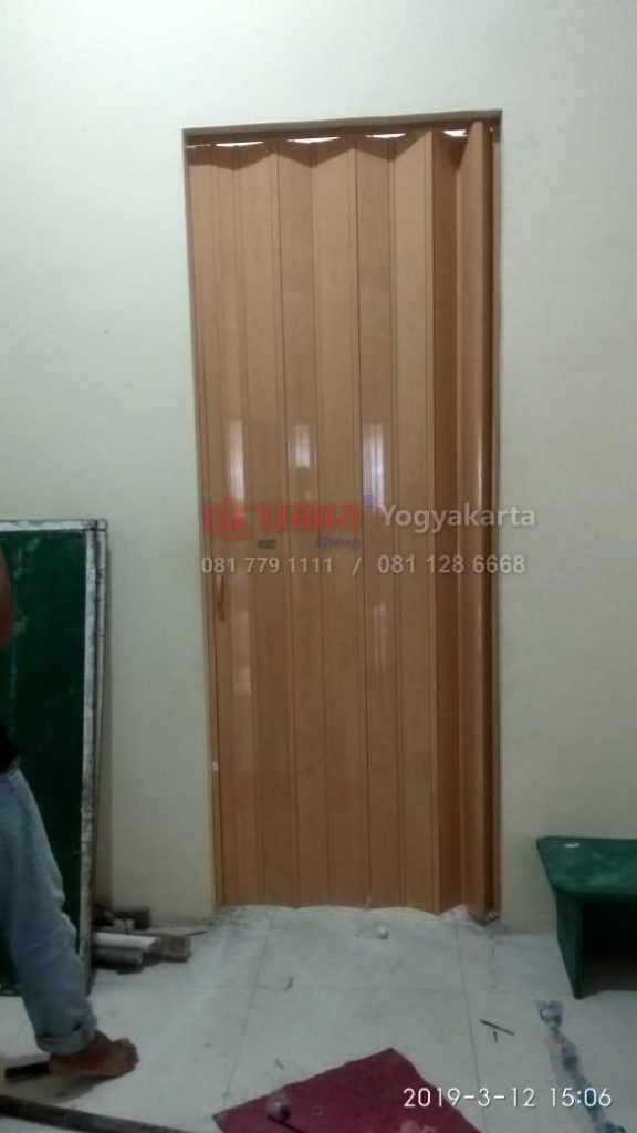 Pemasangan Pintu Folding Door di Masjid Al Huda Harnas 