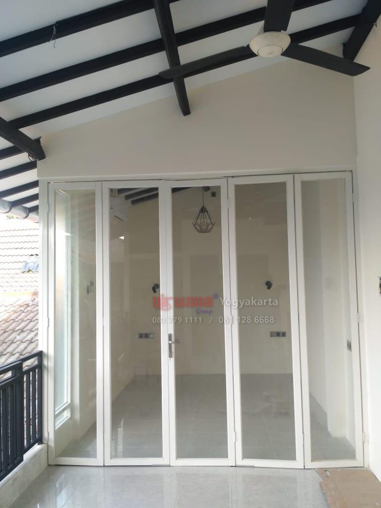  Pemasangan Pintu Lipat Aluminium  di Jl Wirosaban Barat 