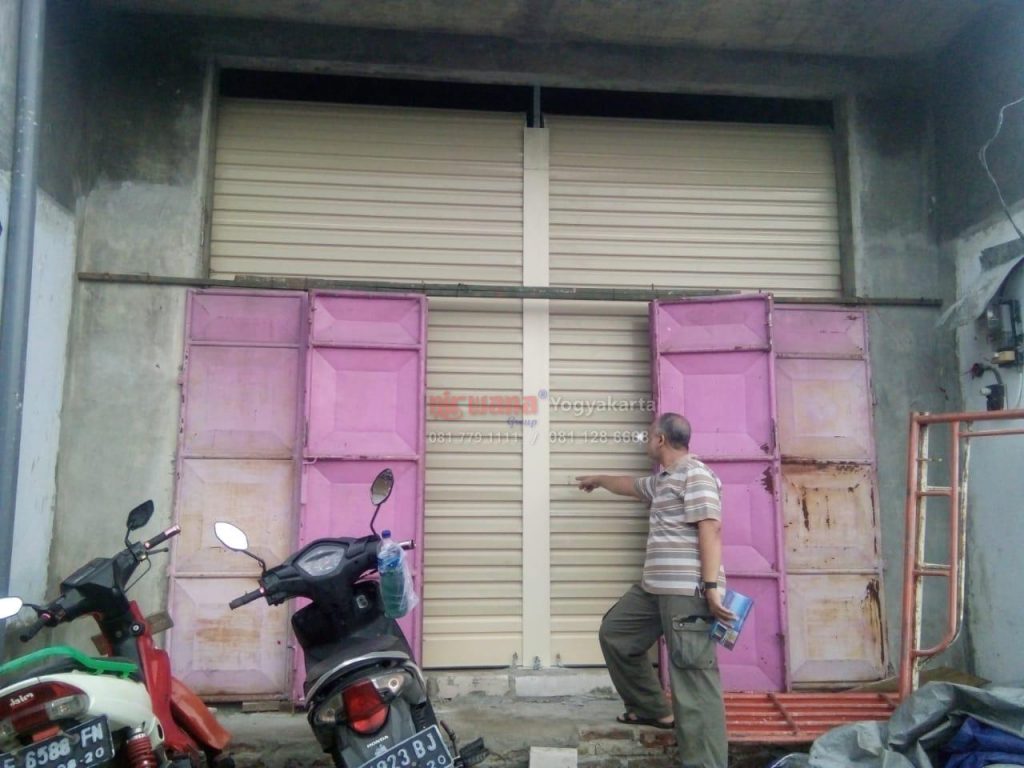 Pemasangan Pintu Rolling Door One Sheet Full Perforated di 