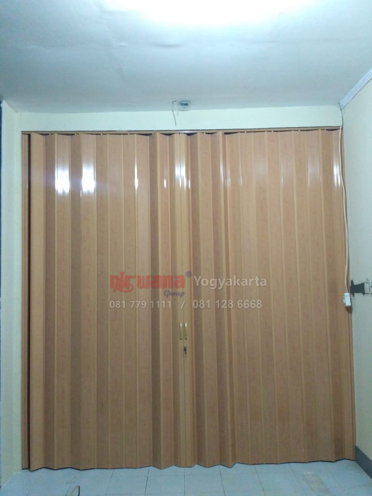 Pemasangan Pintu  Folding Door  di Prima Medika Yogyakarta 