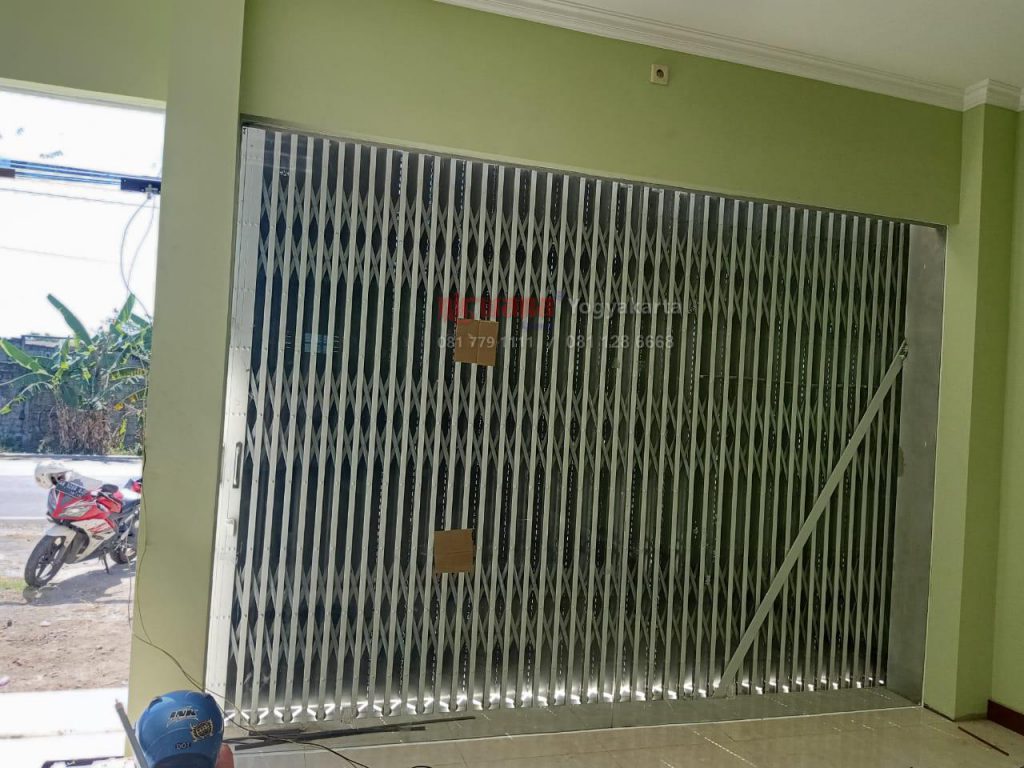 Pemasangan Pintu  Kaca  Tempered  di  Jl Wates Gamping 