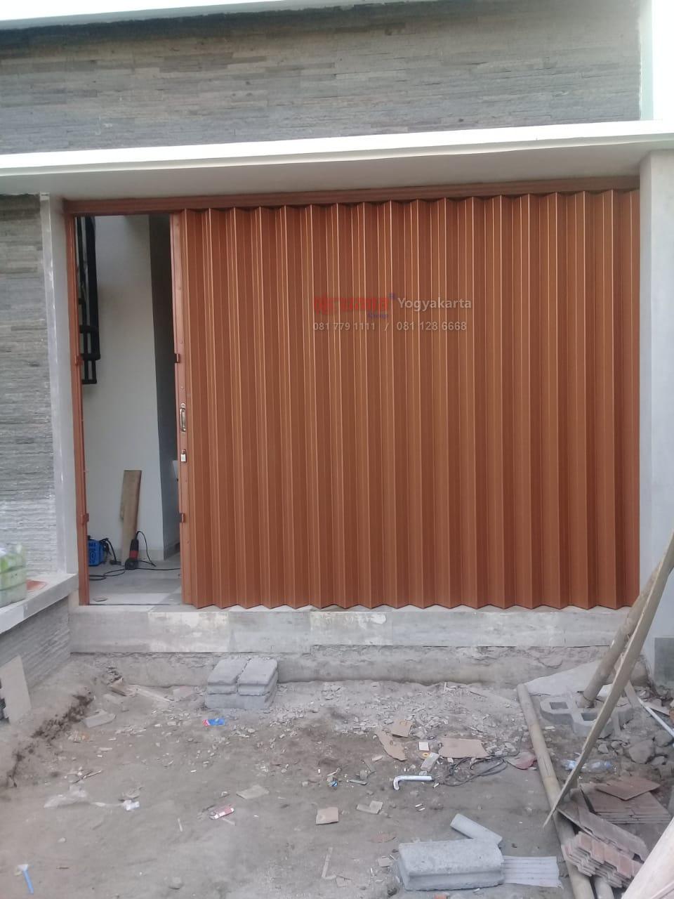 Pemasangan Pintu Harmonika Rasional 1 di Jl Kaliurang 