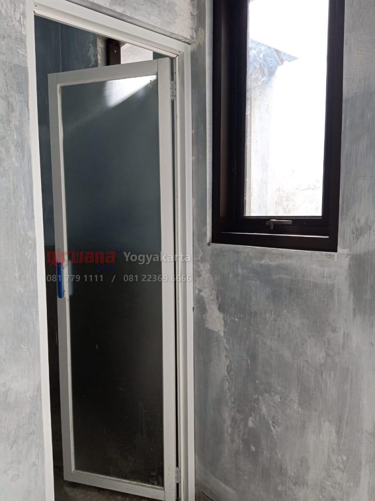  Pintu  Kamar  Mandi  Aluminium di Sariharjo Ngaglik Sleman 