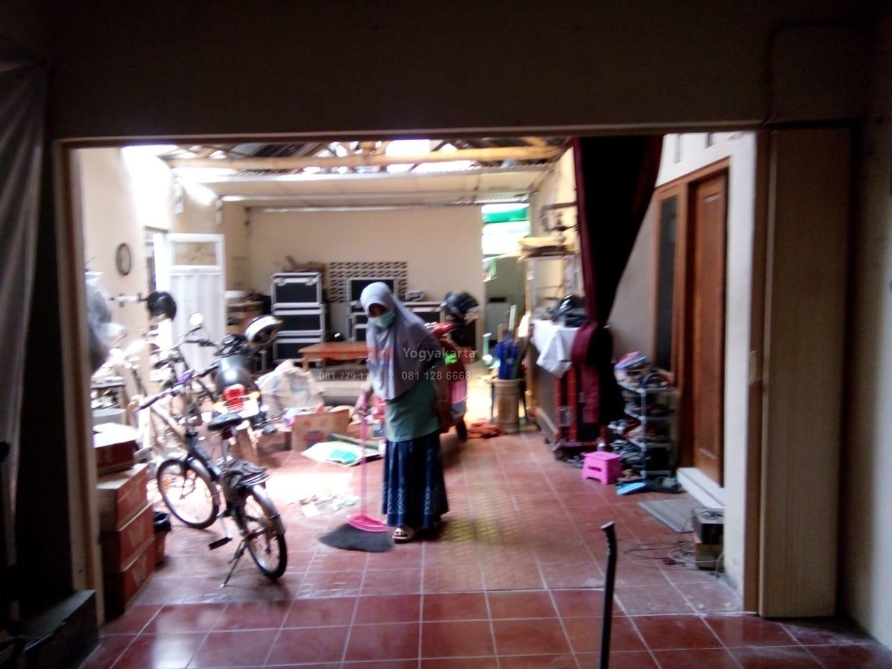 Pemasangan Pintu  Folding Door di Jl Kenari Gang  Jagung 