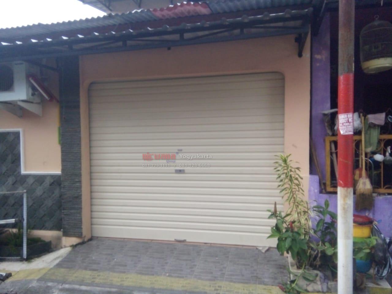 Pemasangan Pintu  Rolling Door One Sheet Bluescope Polos  di 