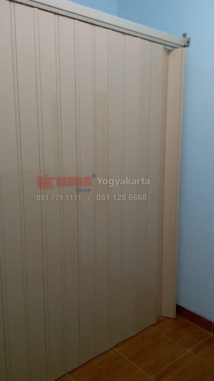 Pemasangan Pintu  Folding Door di Perum Gancahan Sidomulyo 