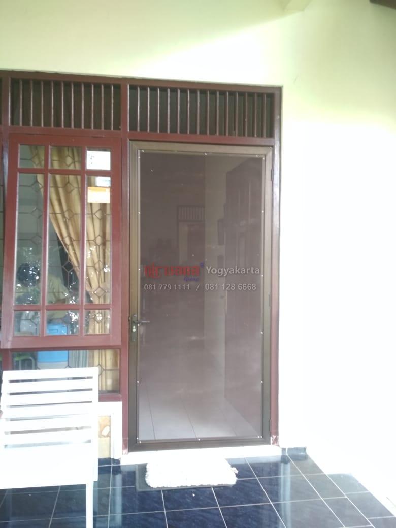 Pemasangan Pintu Aluminium Kasa Nyamuk  di Perum Palm 