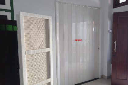 Pemasangan Folding Door PVC di Jongkang Baru, Sariharjo, Ngaglik, Sleman, Yogyakarta.