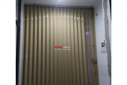 Pemasangan Folding Gate Premium 0,8mm di Jl Monjali Sleman