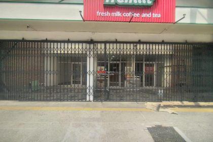 Pintu Harmonika Rasional C Tanpa Plat Daun di Jl KH Dahlan