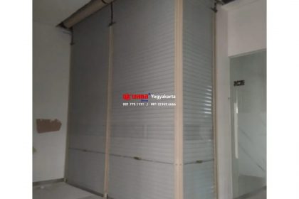 Rolling Door One Sheet 30cm Perforated Berkualitas di Gedung Kahyangan Sukoharjo Jawa Tengah.