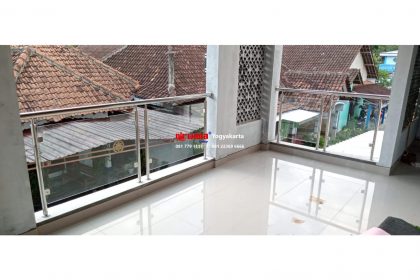Pemasangan Railing Tangga Stailess, Balkon Stainless dan Balkon Kaca Tempered di Moyudan, Sleman
