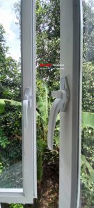 Pemasangan Jendela Jungkit Pintu Sliding dan Kaca Mati Alumunium di Jl Pendulan Sleman Yogyakarta