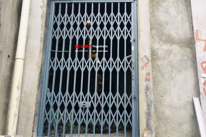 Pemasangan Pintu Harmonika Rasional B Tanpa Plat Daun di Privy Digital Jl Imogiri Barat Bantul