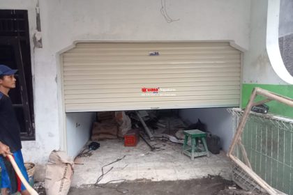 Pemasangan Rolling Door One Sheet 30cm Perforated di Purwokerto, Jawa Tengah.