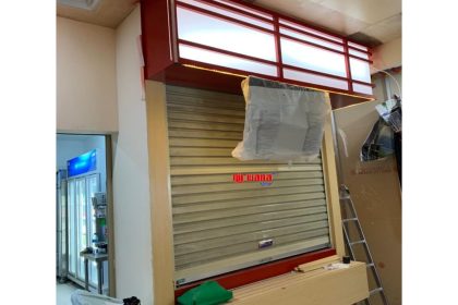 Pemasangan Rolling Door One Sheet Full Perforated di Golden Hotpot Tunjungan Plaza 6 Mall Surabaya