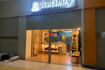 Pemasangan Rolling Door One Sheet 30cm Perforated di Tenant Rotiboy Malang Town Square