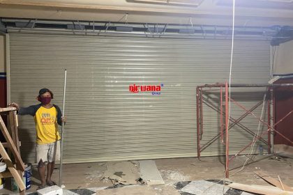 Pemasangan Rolling Door Electric Full Perforated di Bakso Lapangan Tembak Pakuwon Mall Yogyakarta