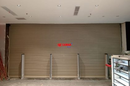 Pemasangan Rolling Door Electric Full Perforated 1,2mm di Watson Ambarukmo Plaza, Yogyakarta.