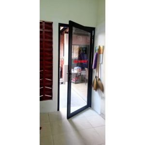 Pemasangan Pintu Swing Aluminium di Gedongan Sinduadi Mlati Sleman, Yogyakarta.