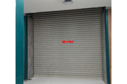 Pemasangan Rolling Door Electric Full Perforated 0,8mm di Optik Tunggal Ambarukmo Plaza Yogyakarta.