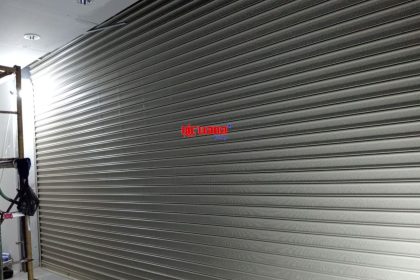 Pemasangan Rolling Door Electric Full Perforated 1,2mm di Eleos, Ambarukmo Plaza Yogyakarta.