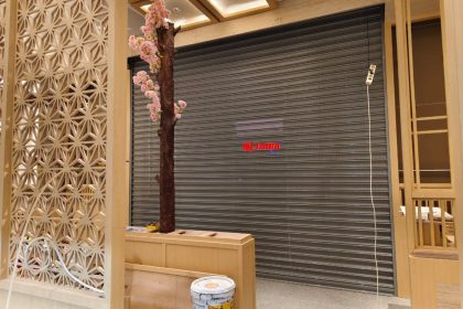 Pemasangan Rolling Door Electric Full Perforated 0,8mm di RamenOne Pakuwon Mall Solo.