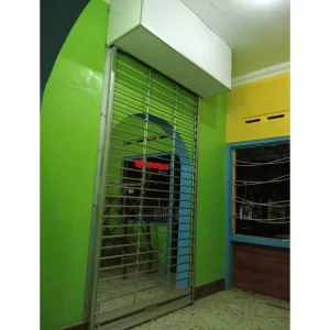 Pemasangan Rolling Grille Stainless di Pojung Laweyan Solo Jawa Tengah.