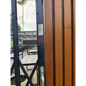 Pemasangan Pintu Harmonika Rasional D Tanpa Plat Daun di Cold N Brew Jemursari Surabaya Jawa Timur.