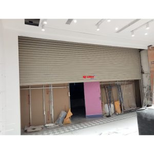 Pemasangan Rolling Door Electric Full Perforated 1,2mm di Sixtyeight Pakuwon Mall Surabaya