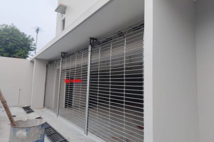 Pemasangan Rolling Grille Stainless di Gedung HIK Solo Jawa Tengah.