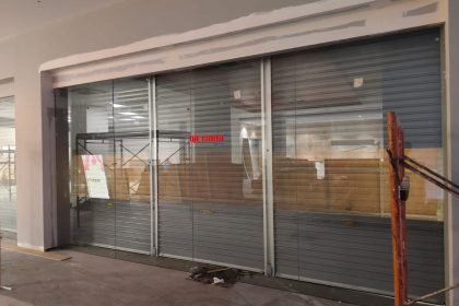 Pemasangan Rolling Door One Sheet 70cm Perforated di Erafone Plaza Udayana Mall Bali