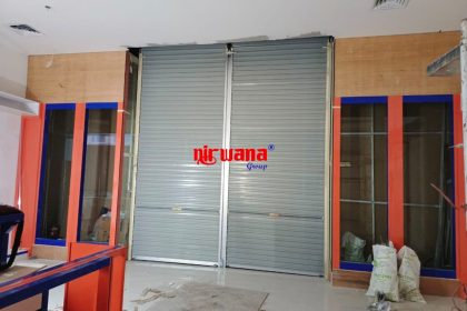 Pemasangan Rolling Door Electric Full Perforated di Metoocel Unimas Sidoarjo, Jawa Timur.