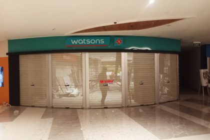 Pemasangan Rolling Door One Sheet Full Perforated di Watson Icon Mall Bali