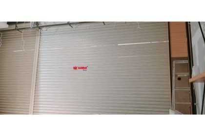 Pemasangan Rolling Door Electric Full Perforated 1,2mm di Studio Tas, Pakuwon City Mall Surabaya.