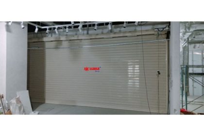 Pemasangan Rolling Door Electric Full Perforated 1,2mm di Hoops Icon Bali Mall.