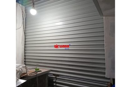 Rolling Door Jenis One Sheet ini merupakan product Unggulan dari Nirwana Group, Product ini paling banyak di minati oleh kalangan masyarakat. Karena tampilannya yang lebih elegant dan bersih di bandingkan dengan Rolling Door jenis Alumunium.