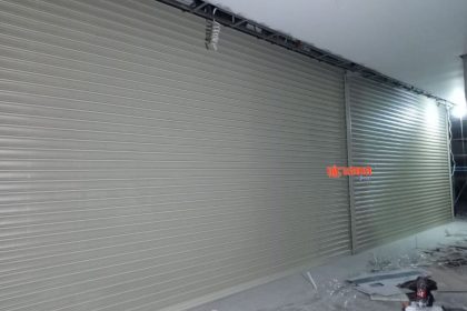 Pemasangan Rolling Door Electric Full Perforated 1,2mm di Lascada Pakuwon Mall Yogyakarta.