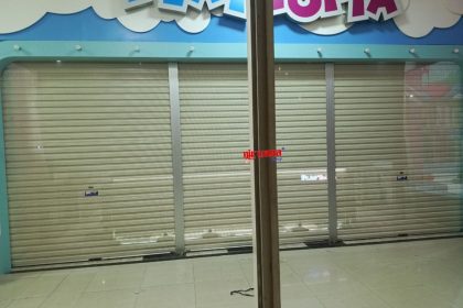 Pemasangan Rolling Door One Sheet Full Perforated di Playtopia Malang Town Square