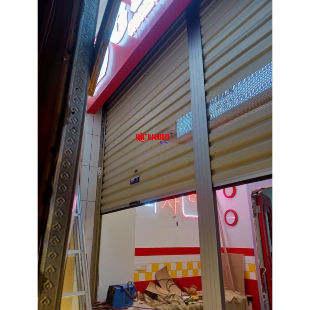 Pemasangan Rolling Door One Sheet Cm Perforated Di Pakuwon Trade