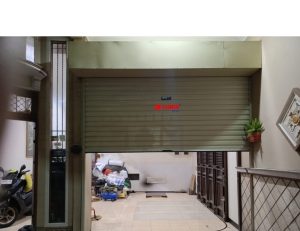 Rolling Door Jenis One Sheet ini merupakan product Unggulan dari Nirwana Group, Product ini paling banyak di minati oleh kalangan masyarakat. Karena tampilannya yang lebih elegant dan bersih di bandingkan dengan Rolling Door jenis Alumunium.